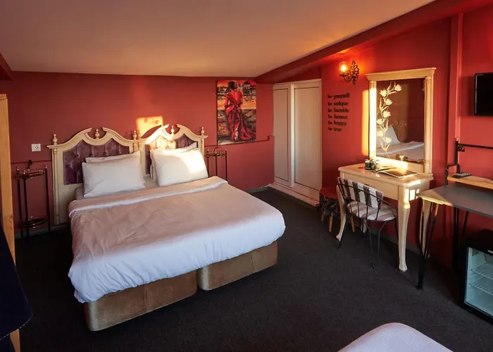 Galata Comfortable 12 Suits