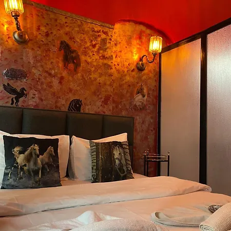 Galata Comfortable 12 Suits Apartment