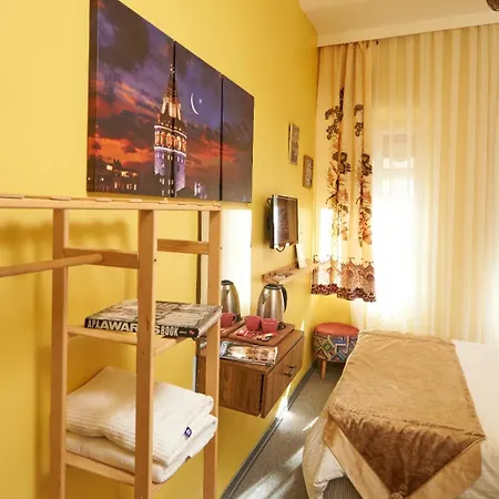 Galata Comfortable 12 Suits Stambuł
