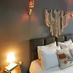 Galata Comfortable 12 Suits *