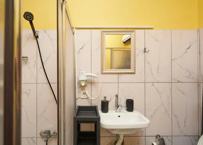 Galata Comfortable 12 Suits Apartment